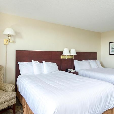 Irving West Hotel Gander Bagian luar foto