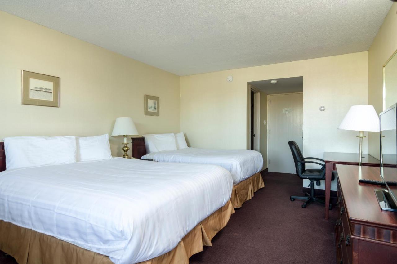 Irving West Hotel Gander Bagian luar foto