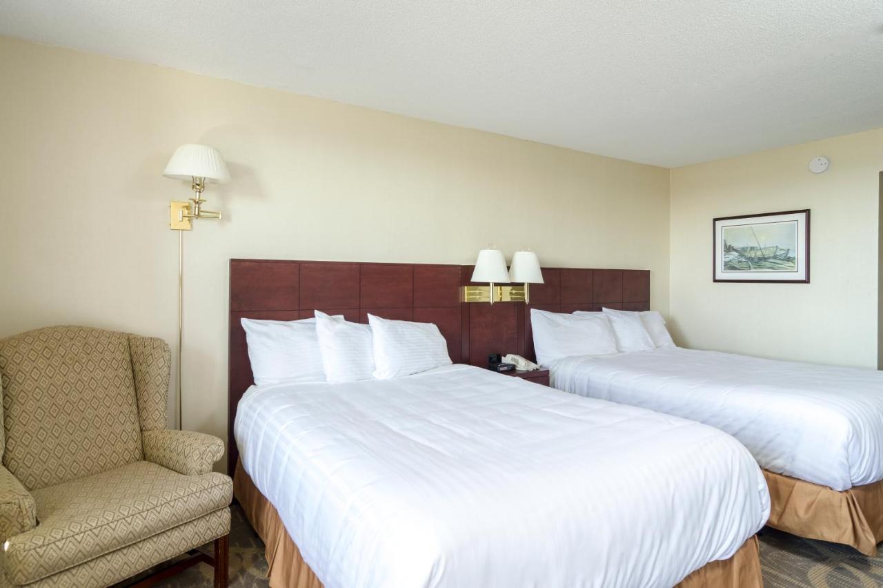 Irving West Hotel Gander Bagian luar foto