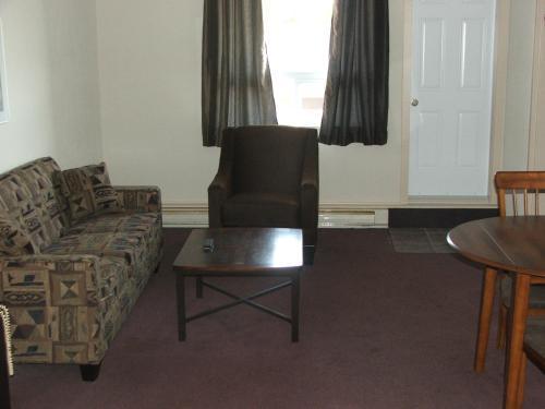 Irving West Hotel Gander Bagian luar foto