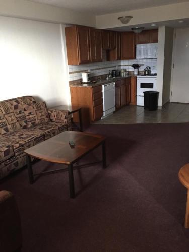 Irving West Hotel Gander Bagian luar foto