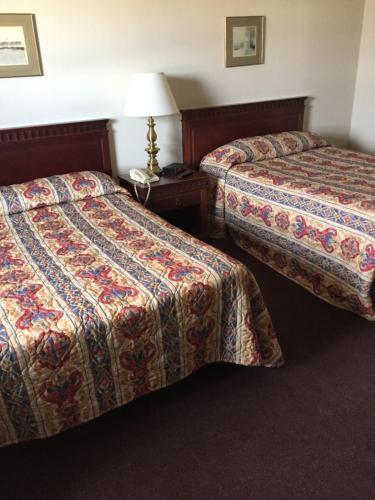Irving West Hotel Gander Bagian luar foto