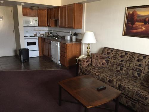 Irving West Hotel Gander Bagian luar foto