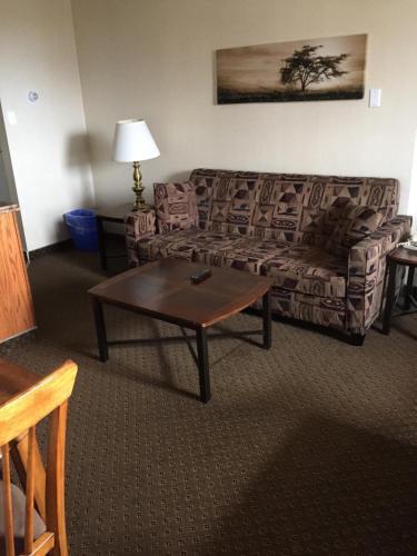 Irving West Hotel Gander Bagian luar foto