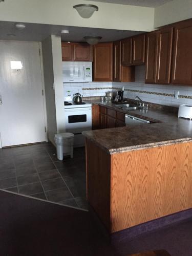 Irving West Hotel Gander Bagian luar foto