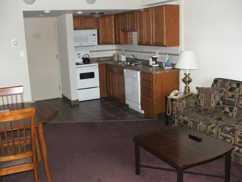 Irving West Hotel Gander Bagian luar foto